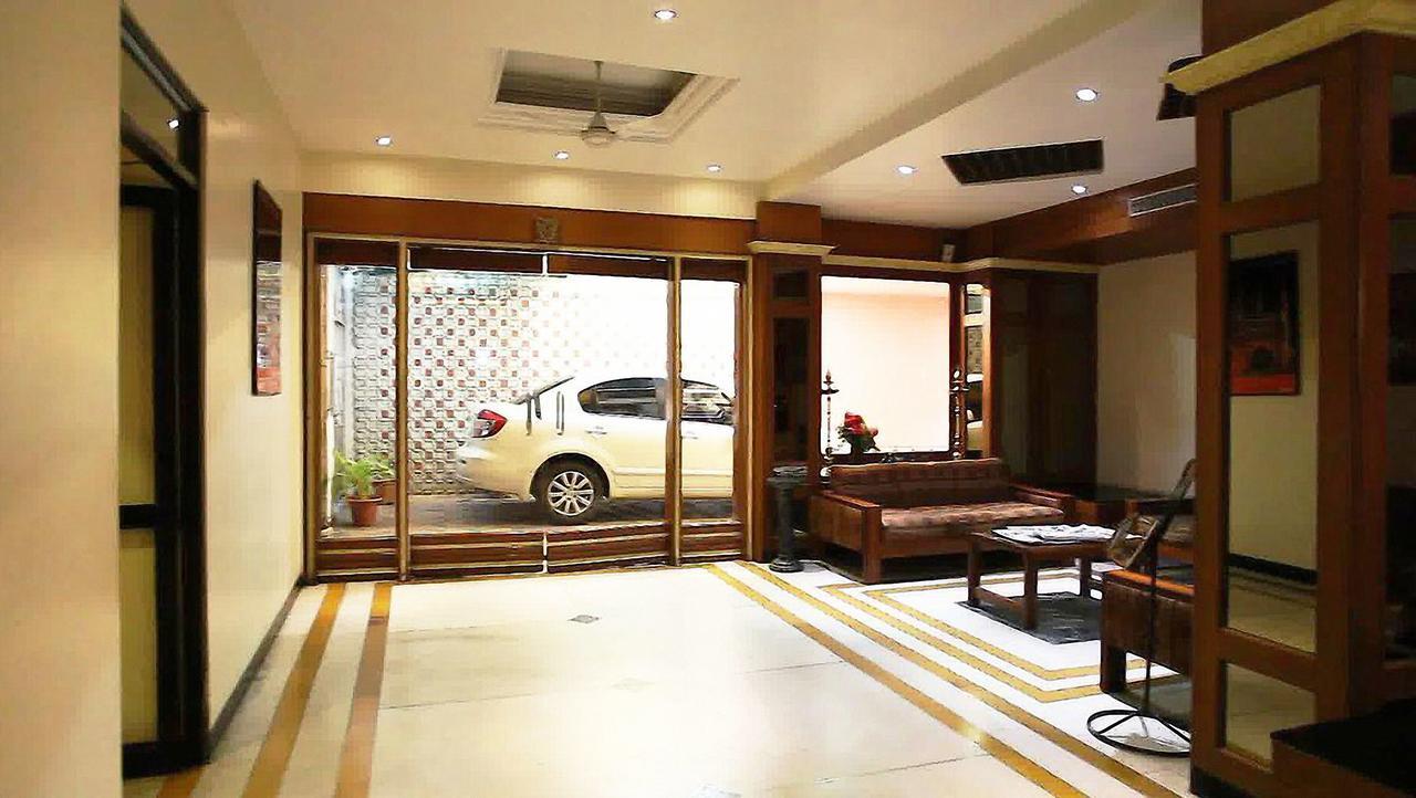 ホテルBalajee Palace ハイデラバード エクステリア 写真