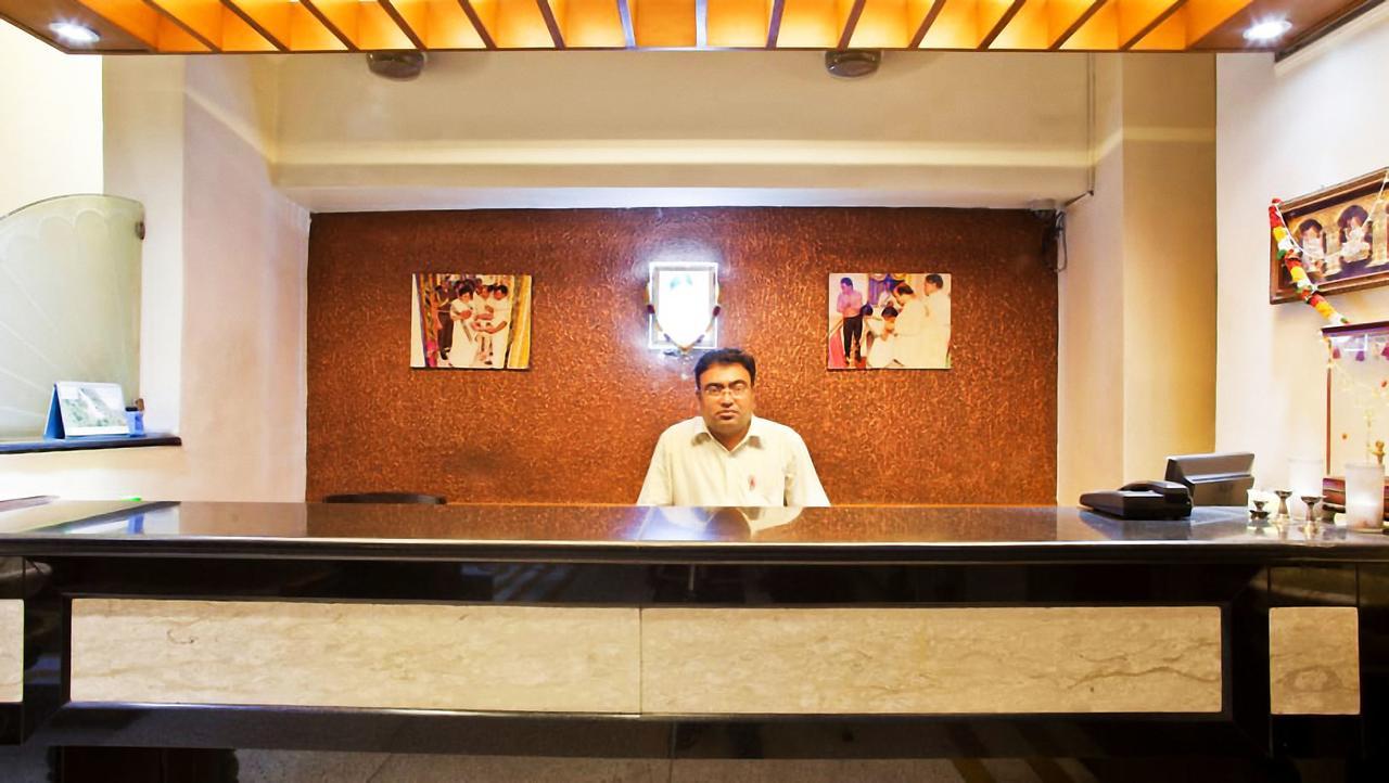 ホテルBalajee Palace ハイデラバード エクステリア 写真