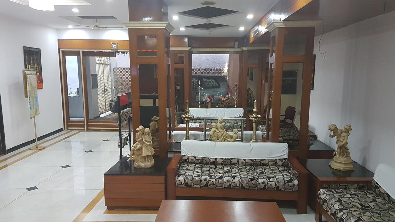 ホテルBalajee Palace ハイデラバード エクステリア 写真